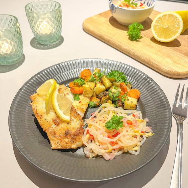 Stegt torsk med pesto bagte grøntsager og lynsyltede bønnespirer