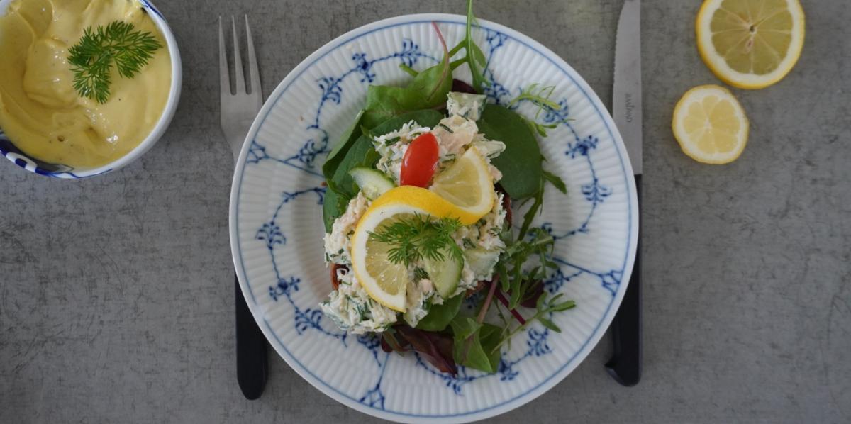 Opskrift på krabbesalat med hjemmelavet aioli