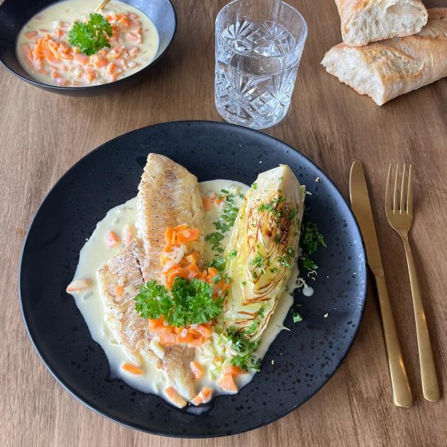 Opskrift på stegt kullerfilet med sauce nagé og grillet spidskål